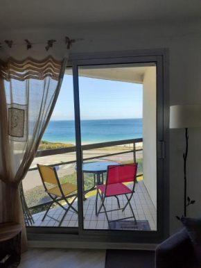 Отель Appartement d'une chambre a Quiberon a 50 m de la plage avec vue sur la mer balcon amenage et wifi  Киберон